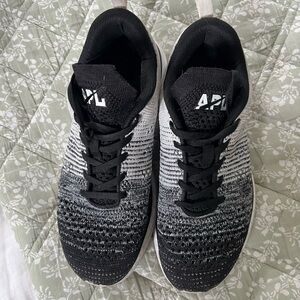 APL Techloom Pro Black Sneakers Size 8